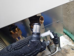 木津川市　電気温水器工事　ストレーナー掃除